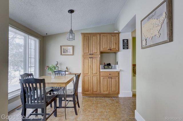 18930 Hillcrest Street, Beverly Hills Village, MI 48025