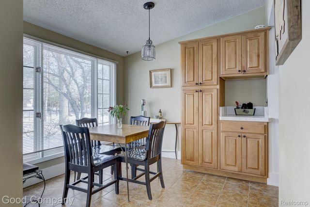 18930 Hillcrest Street, Beverly Hills Village, MI 48025