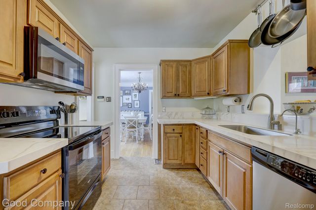 18930 Hillcrest Street, Beverly Hills Village, MI 48025