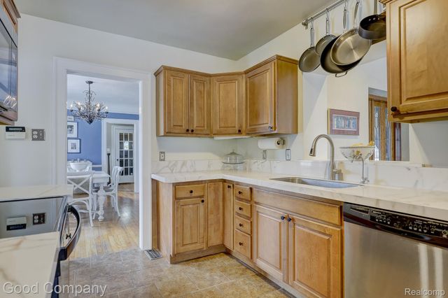 18930 Hillcrest Street, Beverly Hills Village, MI 48025