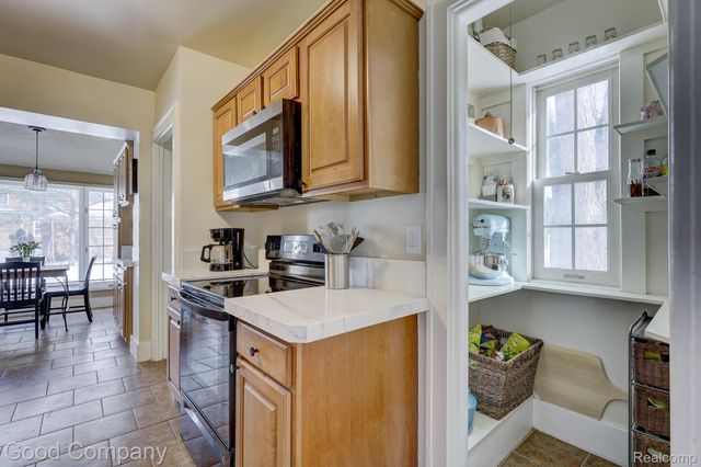 18930 Hillcrest Street, Beverly Hills Village, MI 48025