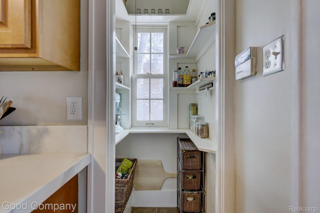 18930 Hillcrest Street, Beverly Hills Village, MI 48025