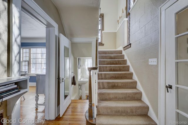 18930 Hillcrest Street, Beverly Hills Village, MI 48025