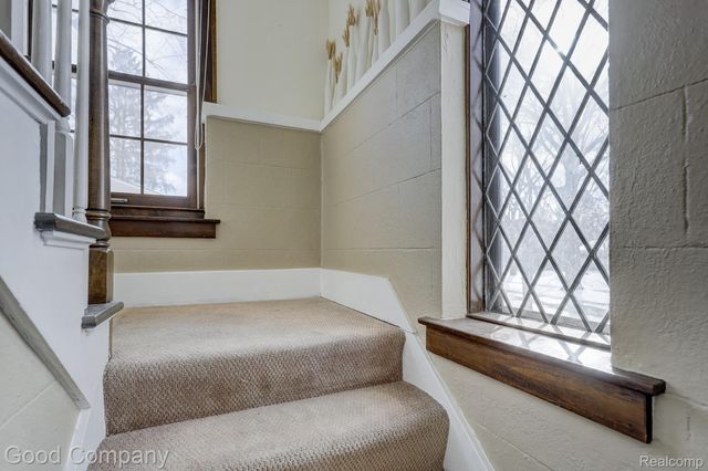 18930 Hillcrest Street, Beverly Hills Village, MI 48025