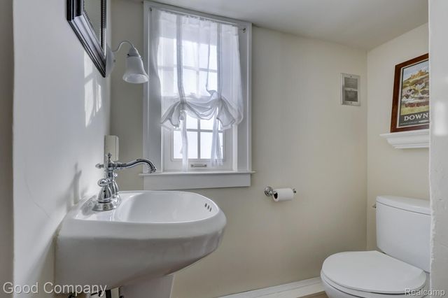 18930 Hillcrest Street, Beverly Hills Village, MI 48025