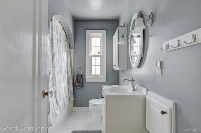 18930 Hillcrest Street, Beverly Hills Village, MI 48025