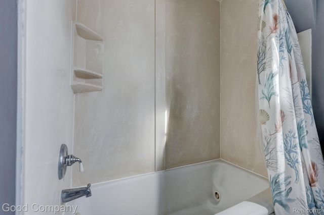 18930 Hillcrest Street, Beverly Hills Village, MI 48025