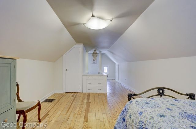 18930 Hillcrest Street, Beverly Hills Village, MI 48025