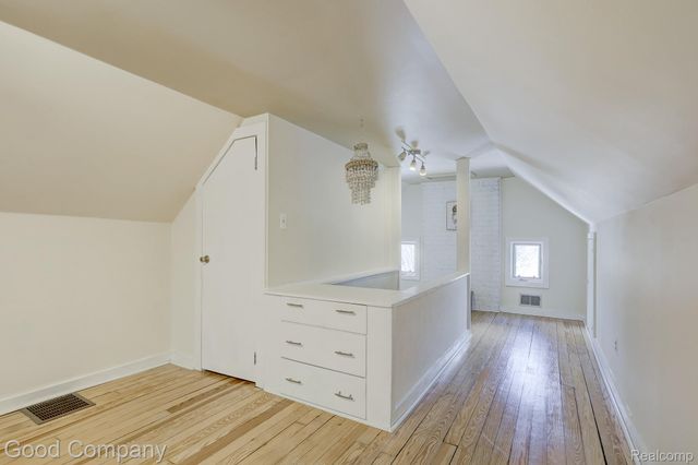 18930 Hillcrest Street, Beverly Hills Village, MI 48025