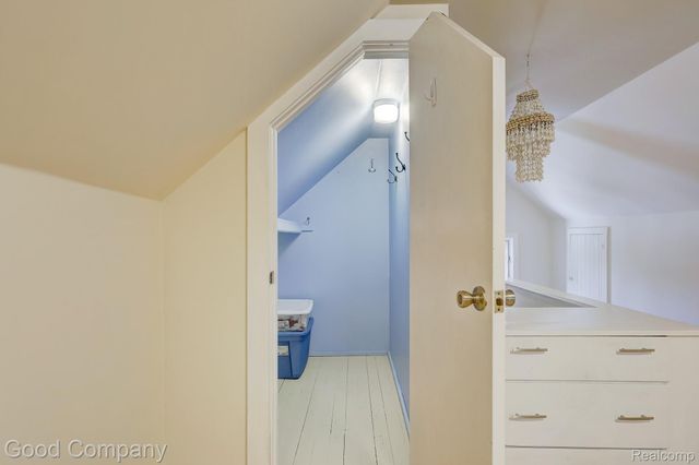 18930 Hillcrest Street, Beverly Hills Village, MI 48025