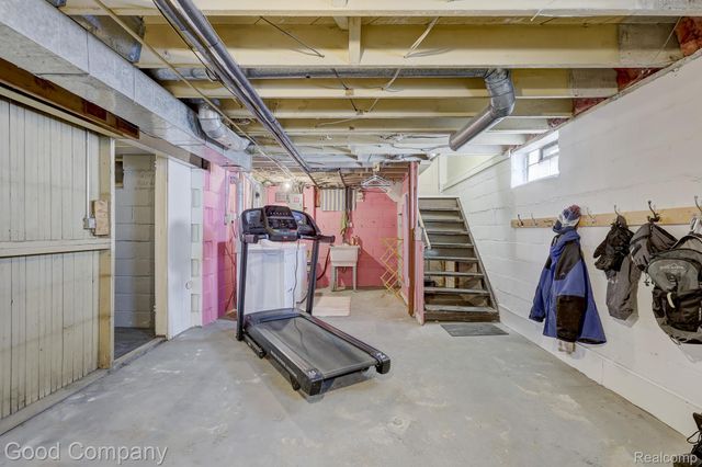 18930 Hillcrest Street, Beverly Hills Village, MI 48025