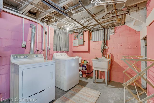 18930 Hillcrest Street, Beverly Hills Village, MI 48025