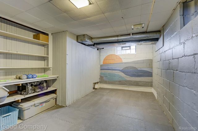 18930 Hillcrest Street, Beverly Hills Village, MI 48025