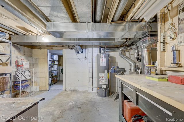 18930 Hillcrest Street, Beverly Hills Village, MI 48025