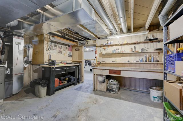 18930 Hillcrest Street, Beverly Hills Village, MI 48025