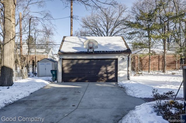18930 Hillcrest Street, Beverly Hills Village, MI 48025