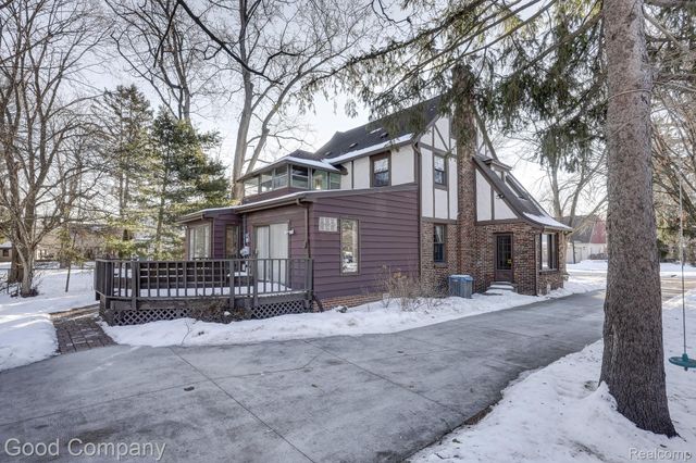 18930 Hillcrest Street, Beverly Hills Village, MI 48025