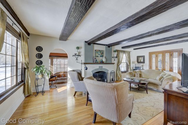 18930 Hillcrest Street, Beverly Hills Village, MI 48025