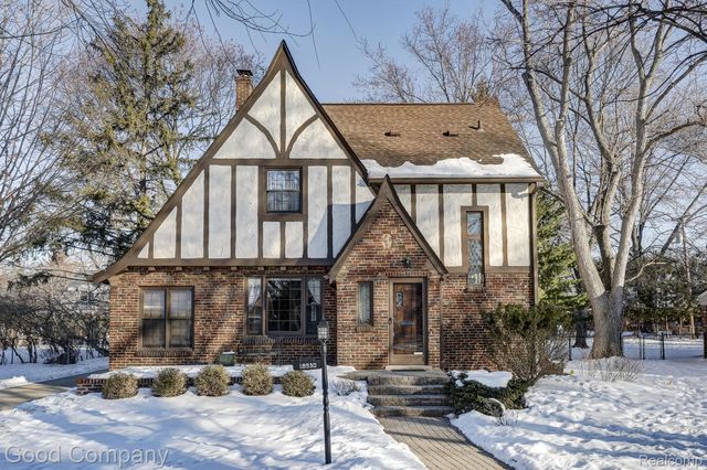 18930 Hillcrest Street, Beverly Hills Village, MI 48025