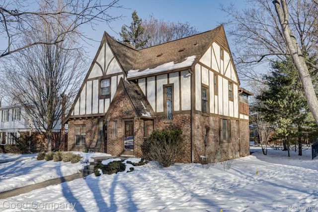 18930 Hillcrest Street, Beverly Hills Village, MI 48025