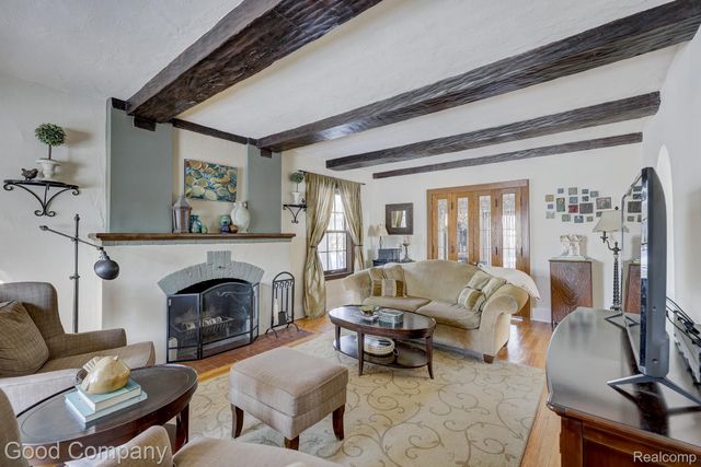 18930 Hillcrest Street, Beverly Hills Village, MI 48025