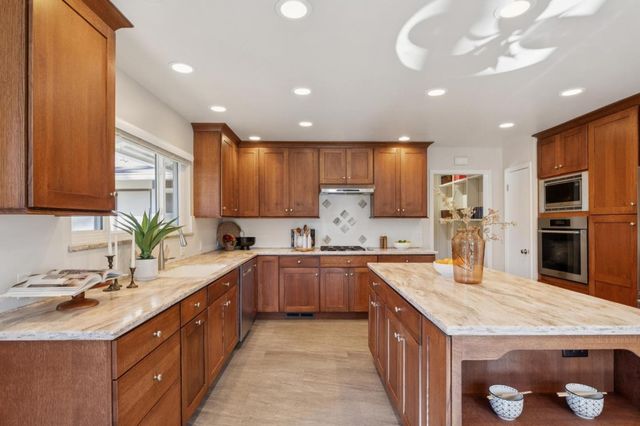 3 Sommerset Rise, Monterey, CA 93940