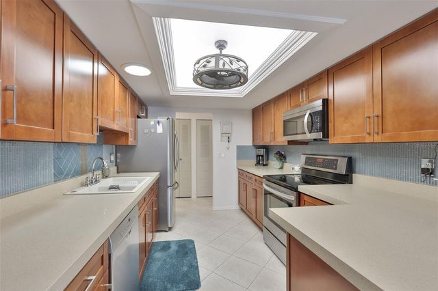 2035 HAMPSTEAD CIRCLE, Sun City Center, FL 33573