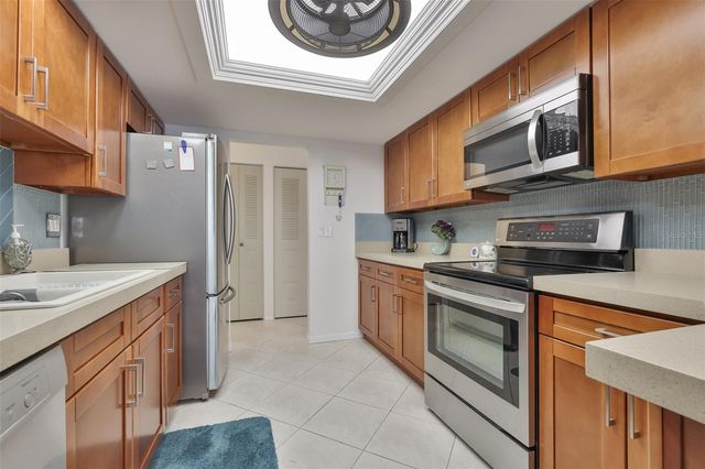 2035 HAMPSTEAD CIRCLE, Sun City Center, FL 33573