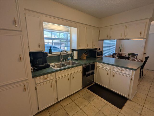 219 Hill Drive, Liberty, TX 77575