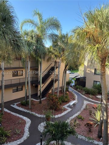 10865 SW 112th Ave 313, Miami, FL 33176