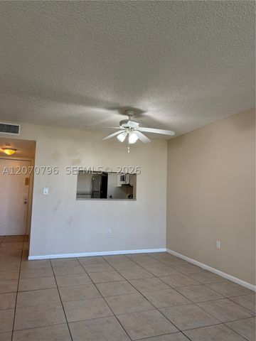10865 SW 112th Ave 313, Miami, FL 33176