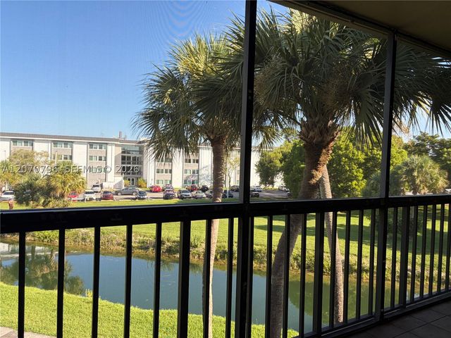 10865 SW 112th Ave 313, Miami, FL 33176