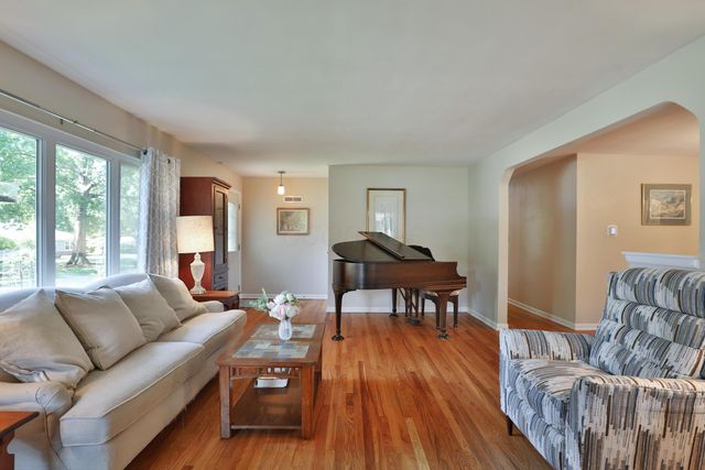 306 Pinney Drive, Worthington, OH 43085