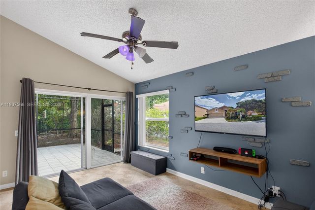 290 NW 116th Ter, Coral Springs, FL 33071