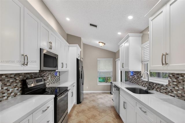 290 NW 116th Ter, Coral Springs, FL 33071