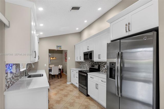 290 NW 116th Ter, Coral Springs, FL 33071