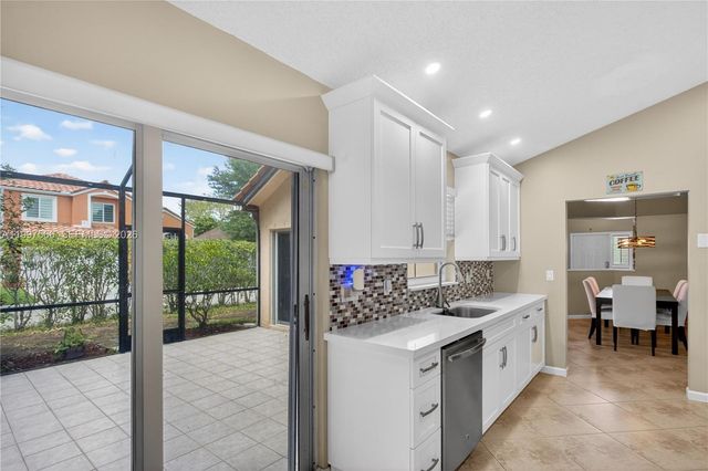 290 NW 116th Ter, Coral Springs, FL 33071