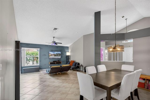 290 NW 116th Ter, Coral Springs, FL 33071