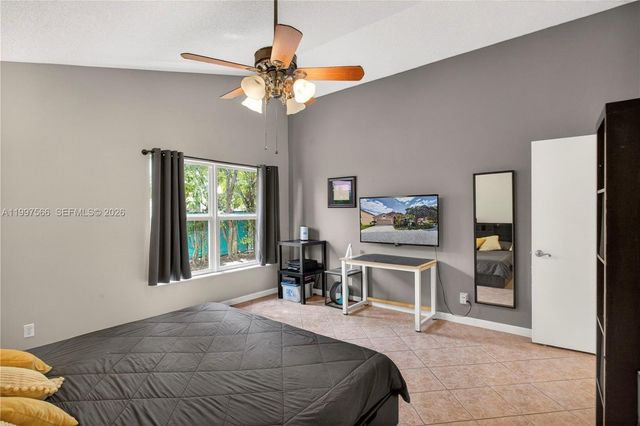 290 NW 116th Ter, Coral Springs, FL 33071