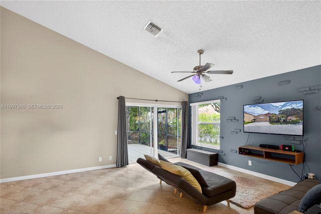 290 NW 116th Ter, Coral Springs, FL 33071