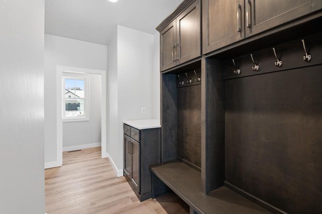 2712 CREEKWOOD CIRCLE, Green Bay, WI 54311