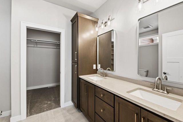 2712 CREEKWOOD CIRCLE, Green Bay, WI 54311