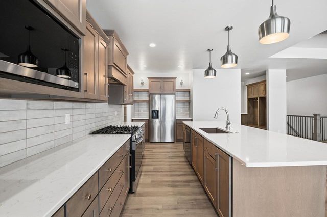 2712 CREEKWOOD CIRCLE, Green Bay, WI 54311