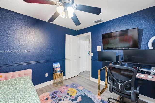 15645 SW 16th Ct, Pembroke Pines, FL 33027