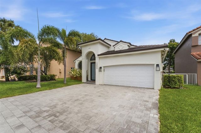 15645 SW 16th Ct, Pembroke Pines, FL 33027