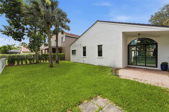 15645 SW 16th Ct, Pembroke Pines, FL 33027