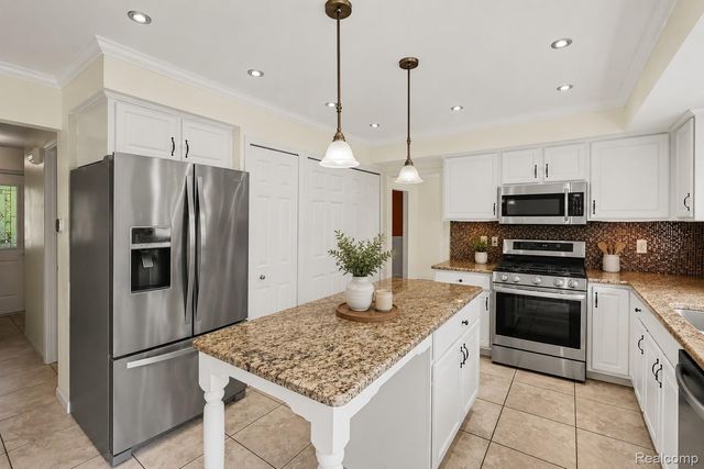 1809 Poppleton Drive, West Bloomfield Charter Township, MI 48324