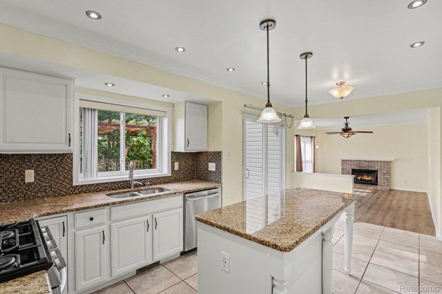 1809 Poppleton Drive, West Bloomfield Charter Township, MI 48324