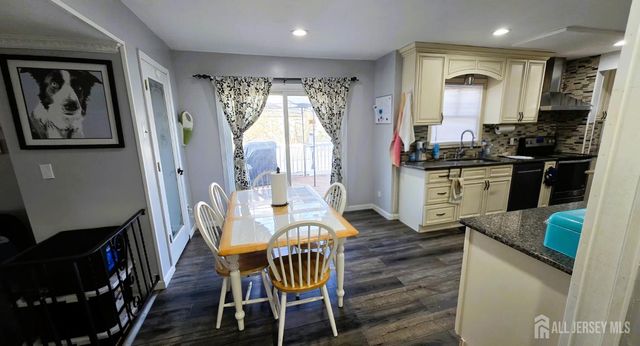 7 Stradford Road, Sayreville, NJ 08859