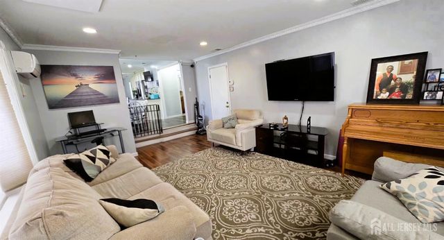 7 Stradford Road, Sayreville, NJ 08859